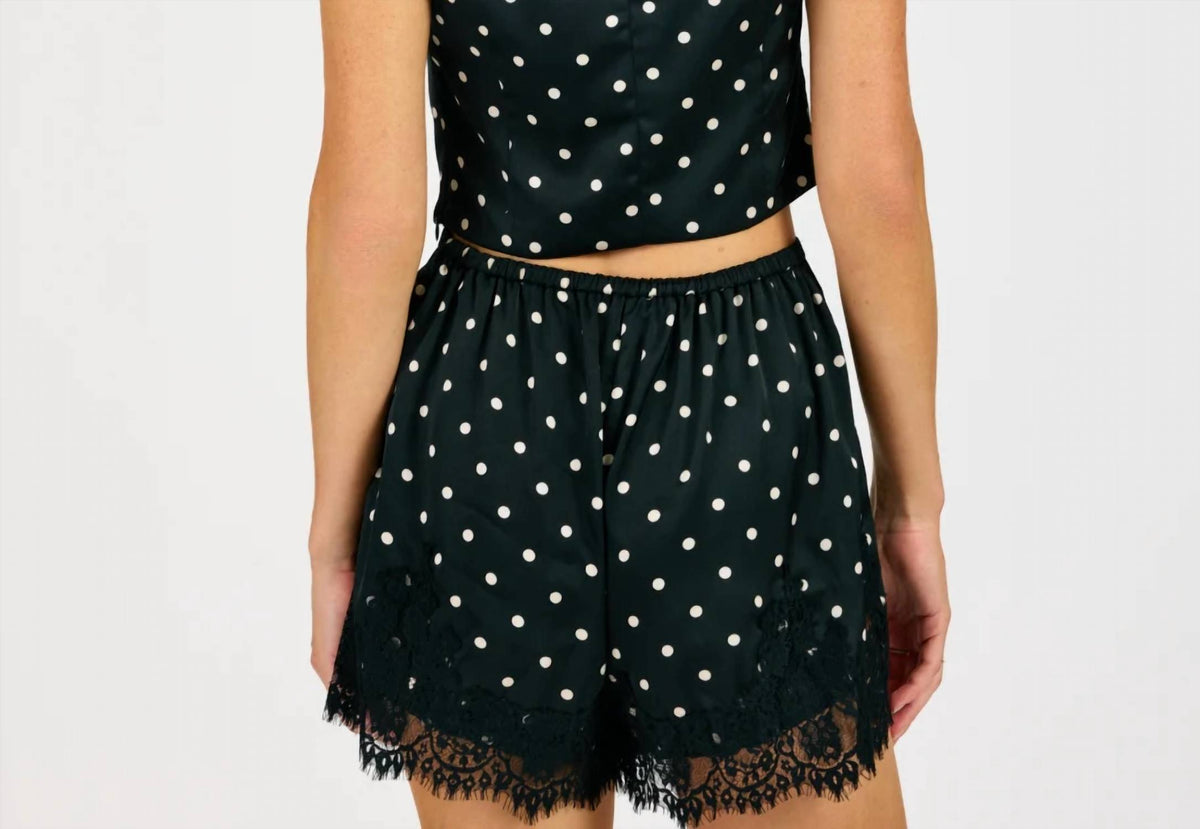 Line And Dot - Sophie Short