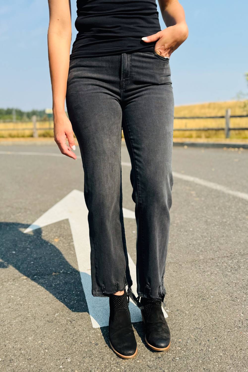 Hidden - Tracey Destroyed Hem Jean