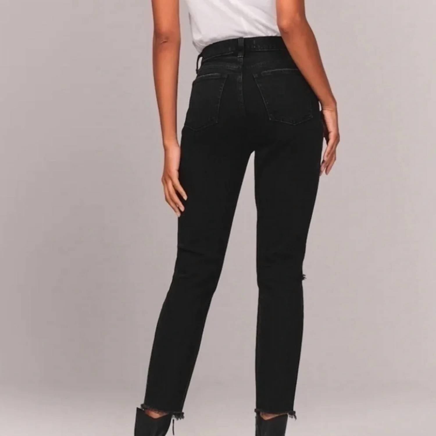 Abercrombie & Fitch - High Rise Mom Jeans