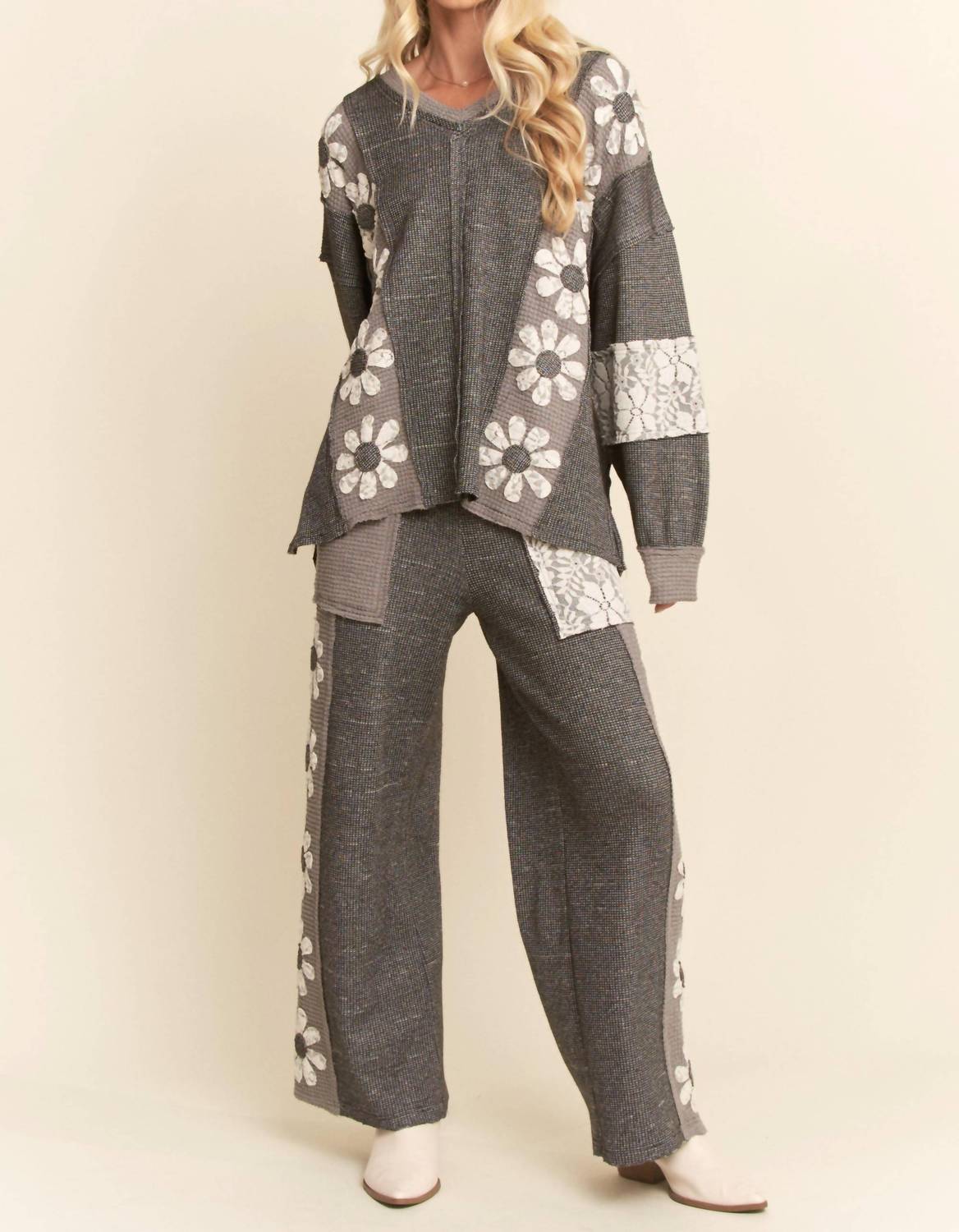 Davi & Dani - Waffle Knit Lace Flower Sweatshirt Top