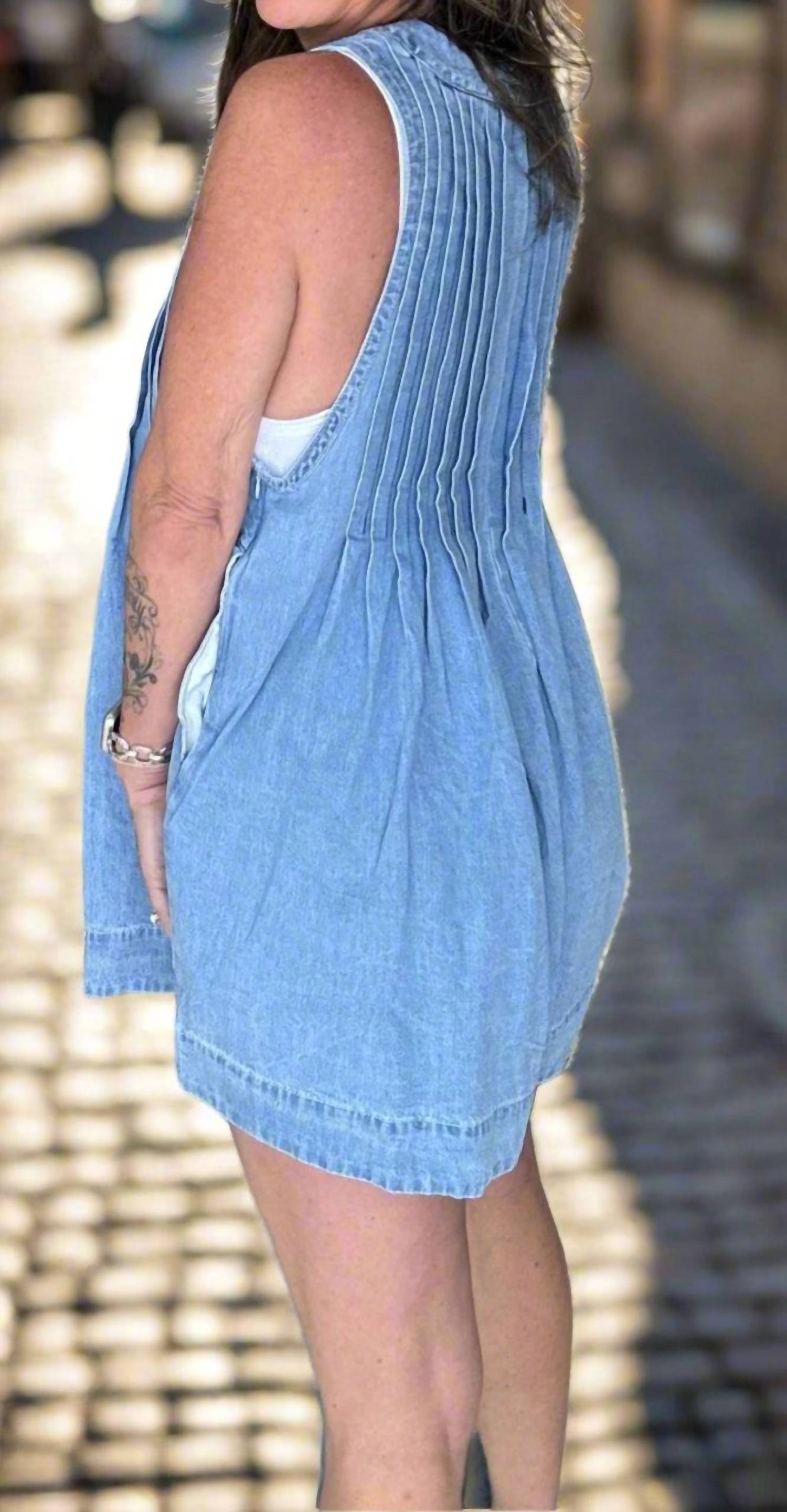 Veveret - Chic Denim Romper
