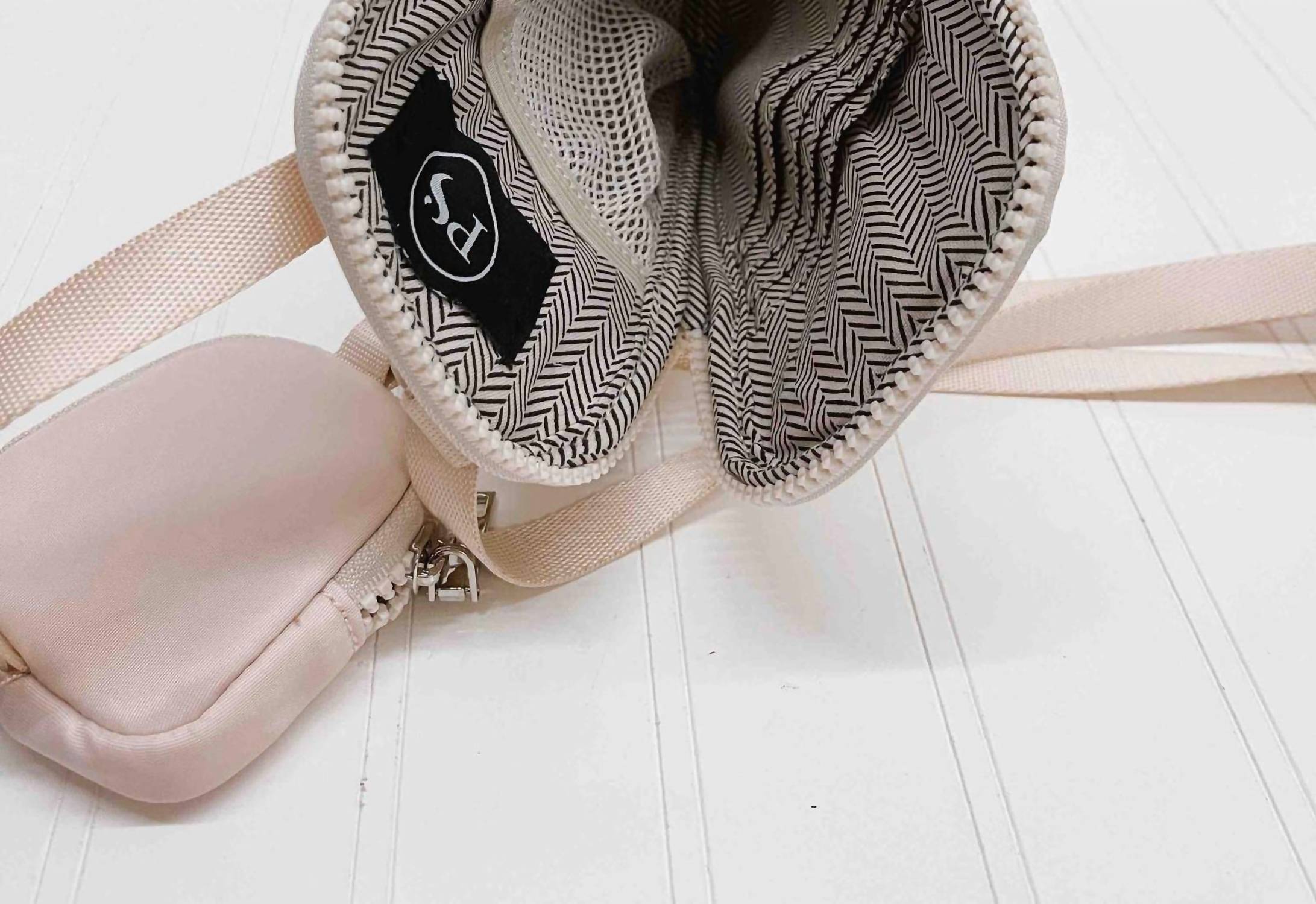 Pretty Simple - Women's Nessa Crossbody Phone Bag