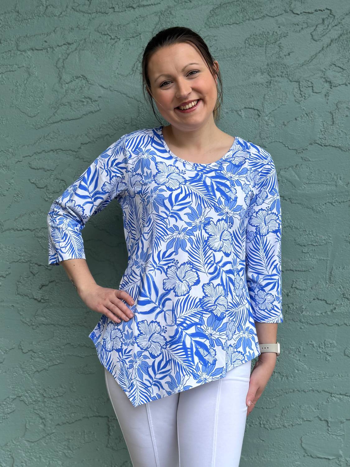 Lulu-B - Asymmetrical Scoopneck Top