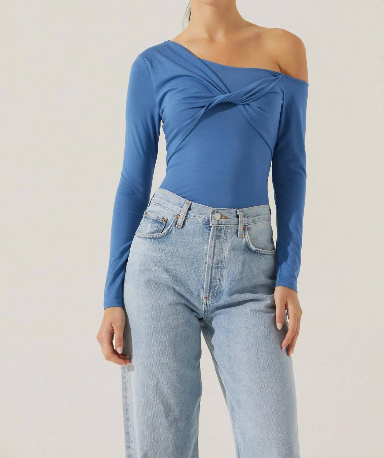 Astr - Kora Twist Front Long Sleeve Top