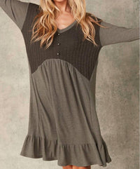 Sugarfox - Two-tone Ruffle Hem Knit Dress
