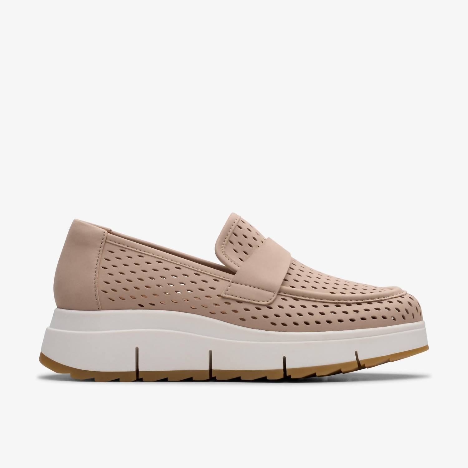 Clarks Women's Loriini Edge Shoe in sand nubuck - women's sneaker