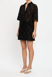 KIVARI Izzy Shirt Top in black - women's t-shirt - detail view