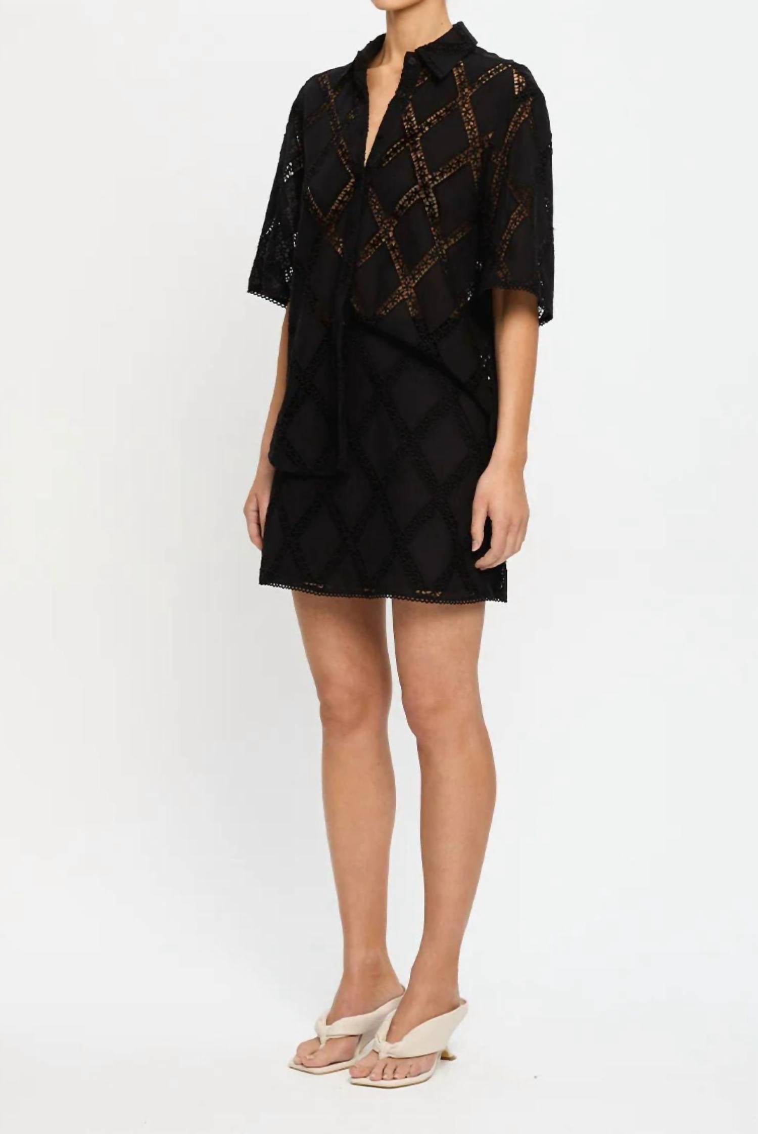 KIVARI Izzy Shirt Top in black - women's t-shirt - detail view