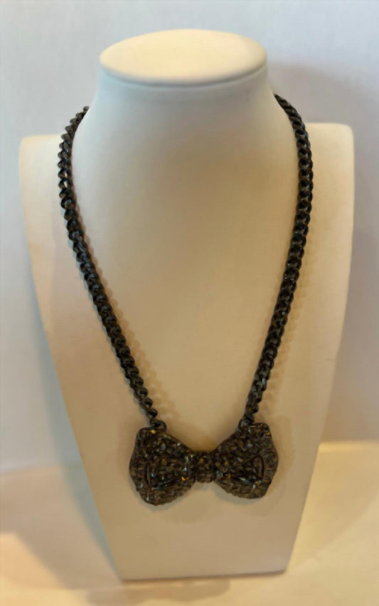 Sonya'S - Bow Necklace With Thick Chain