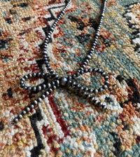 Nizhoni Traders - Navajo Pearl Bow Necklace