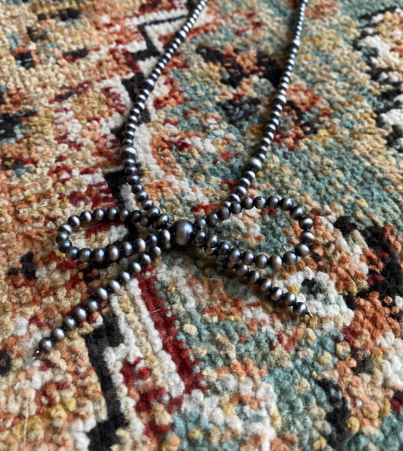 Nizhoni Traders - Navajo Pearl Bow Necklace