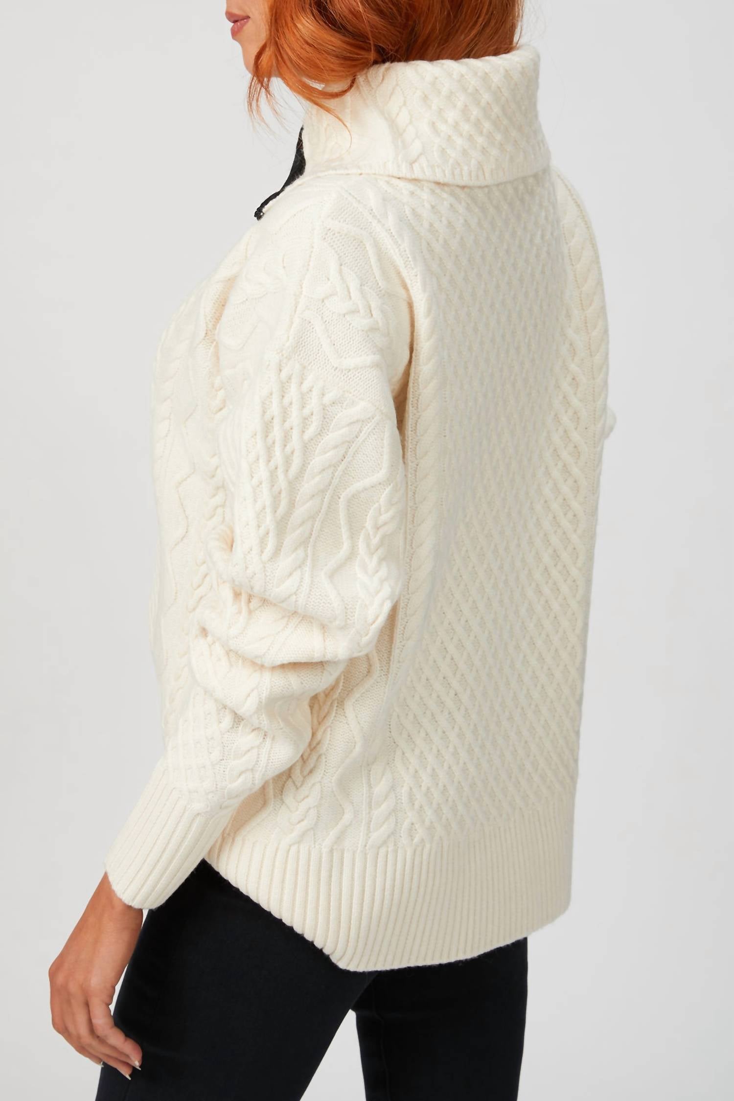 CABLE KNIT KEY HOLE SWEATER