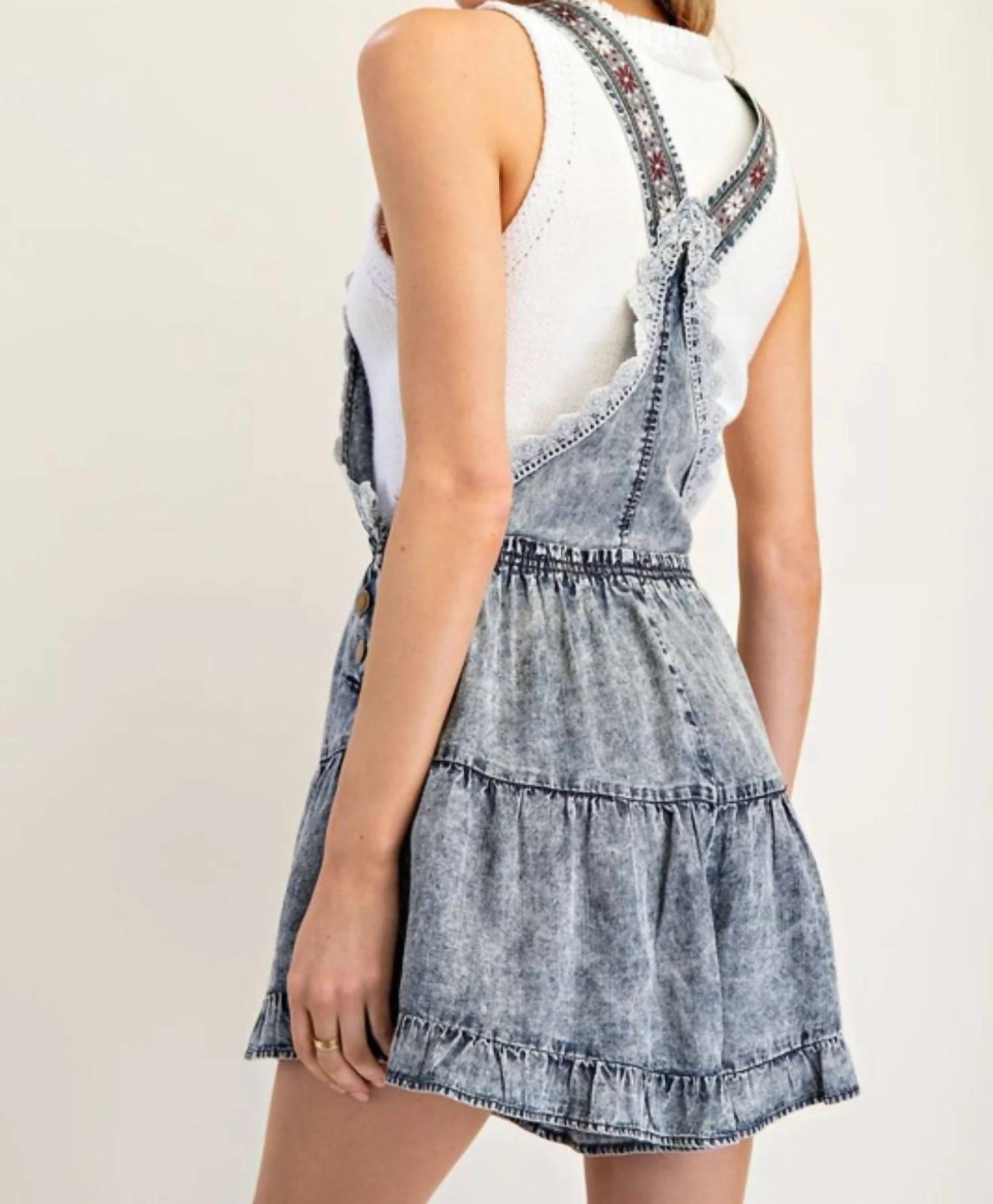 Ee:Some - Lace Detailed Sleeveless Romper