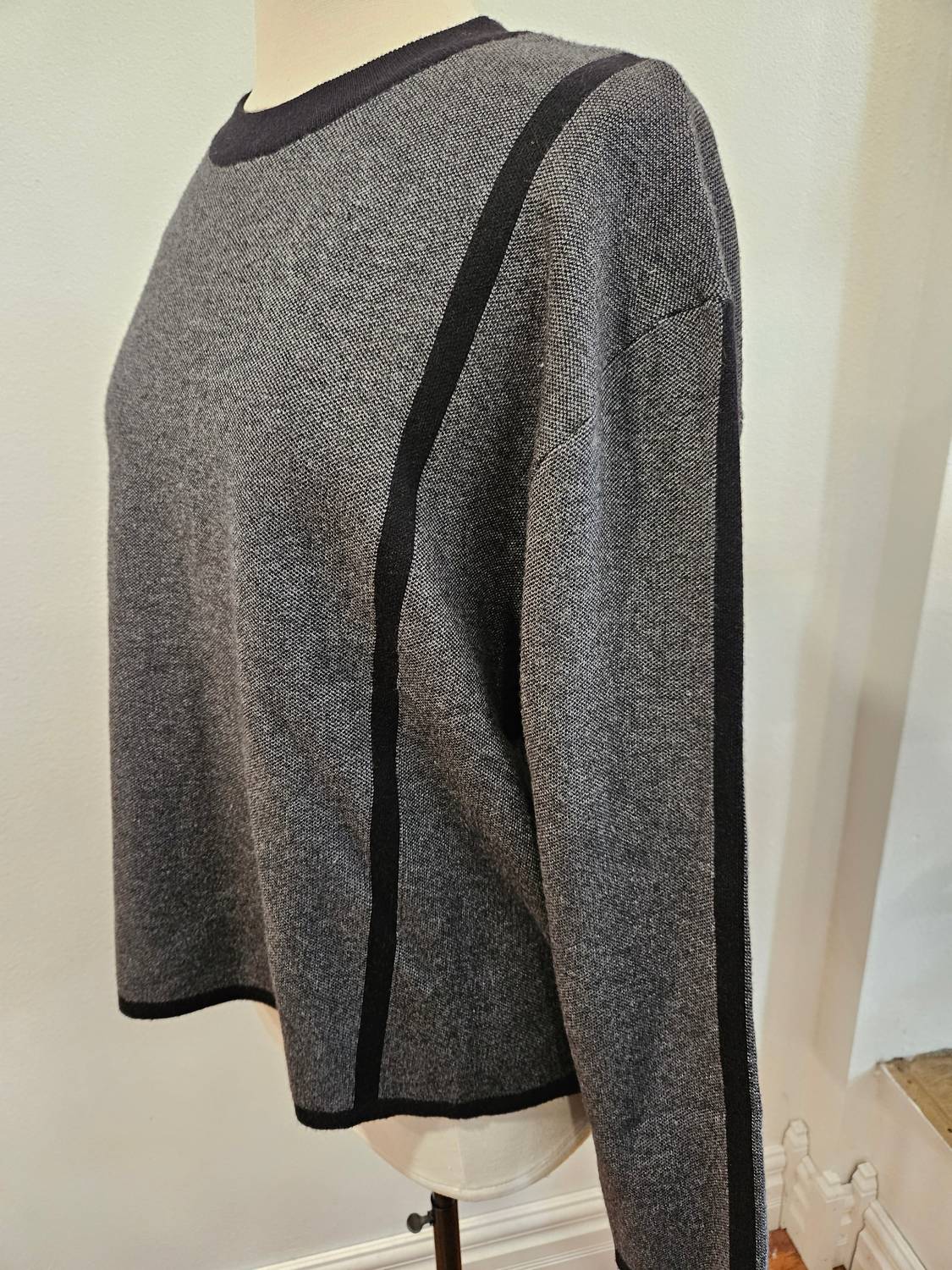 Eternelle - Women's Tipped Crewneck Sweater
