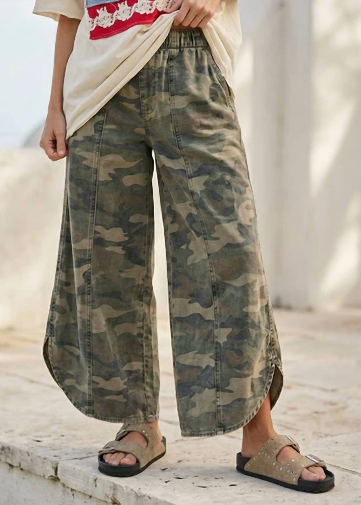 Lovlov - Tulip Washed Camo Relaxed Fit Jeans