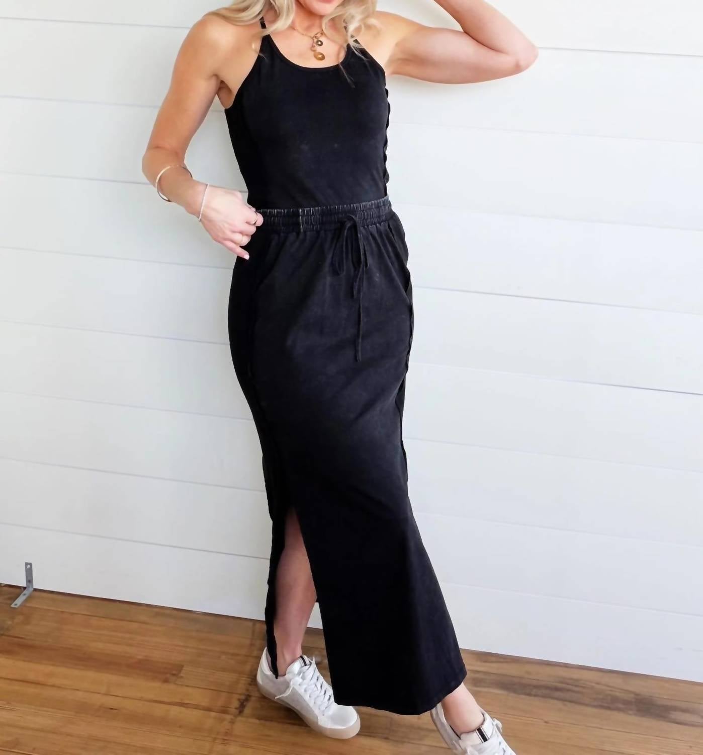 Ee:Some - Ribbed Side Slit Maxi Skirt