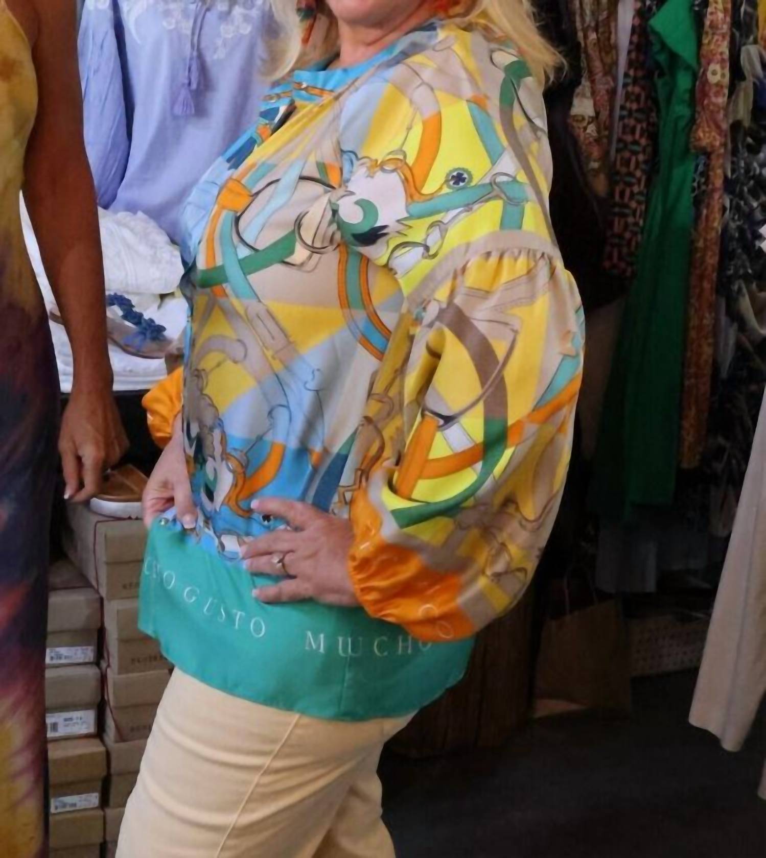 Mucho Gusto - Saddle Top
