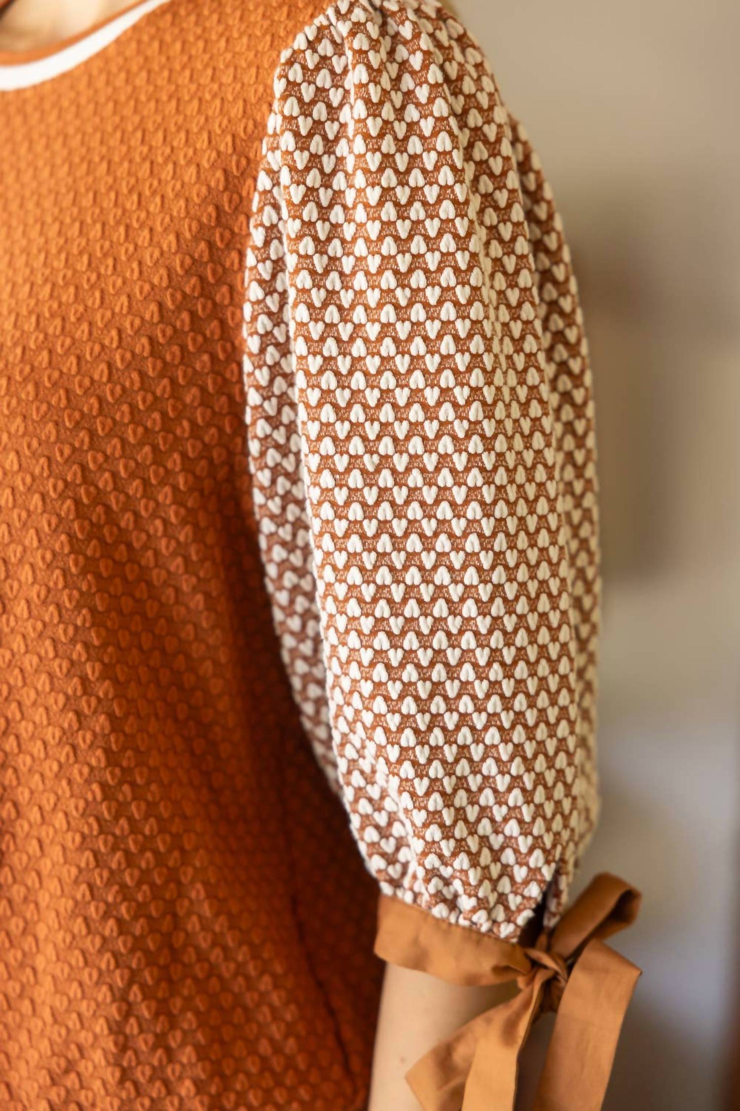 Voy - Color Block Textured Knit Bow Tie Sleeve Top