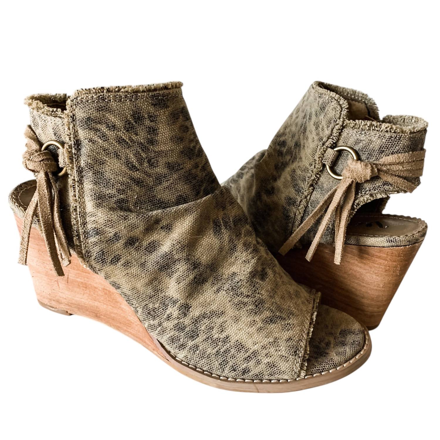 Very G - Women's Keely Wedge Sandal