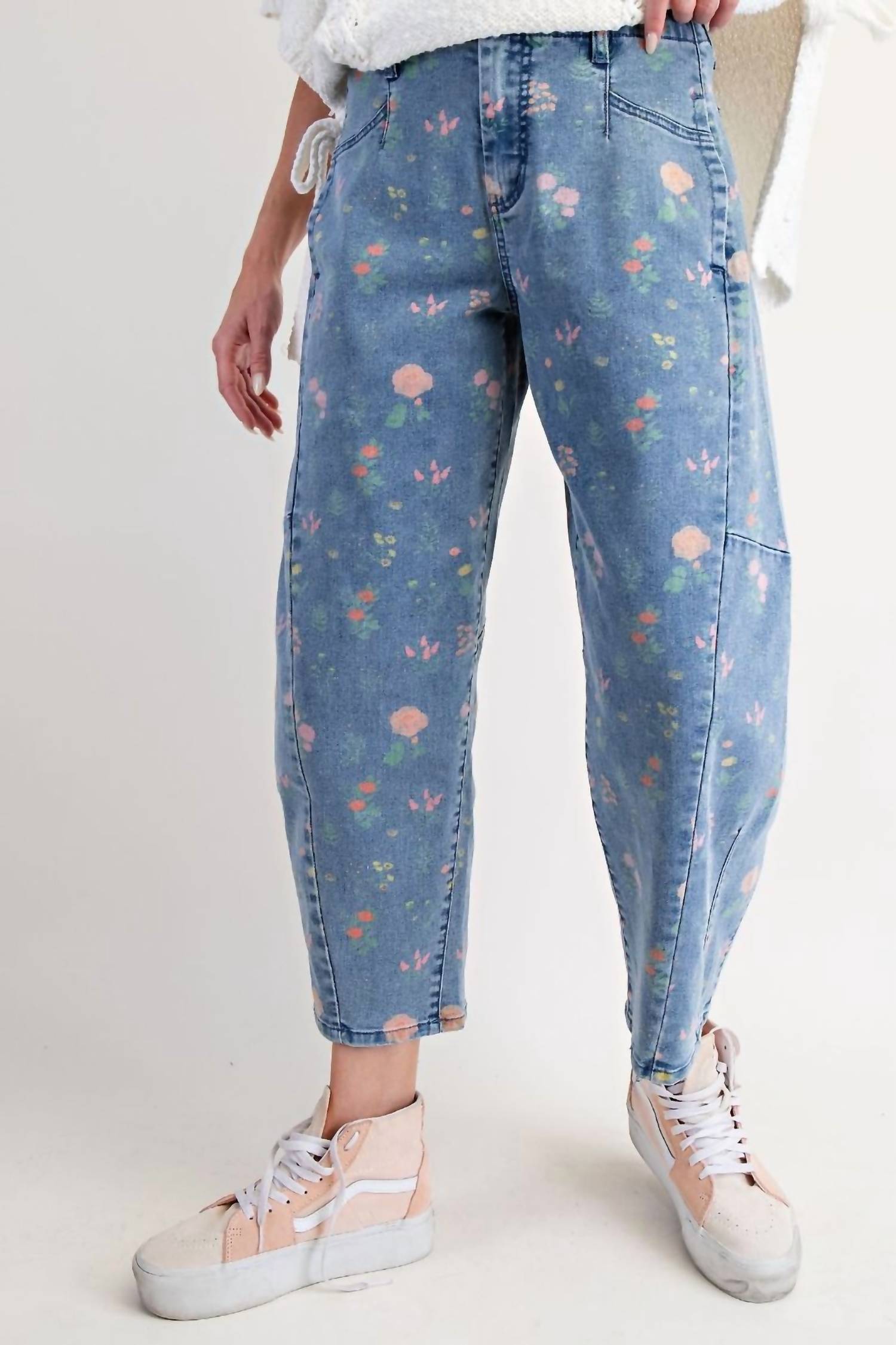 Easel - Women's Riana Floral Printed Stretch Twill Barrel Pants
