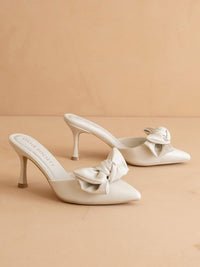 Oasis Society - Women's Jane Bow Kitten Heel