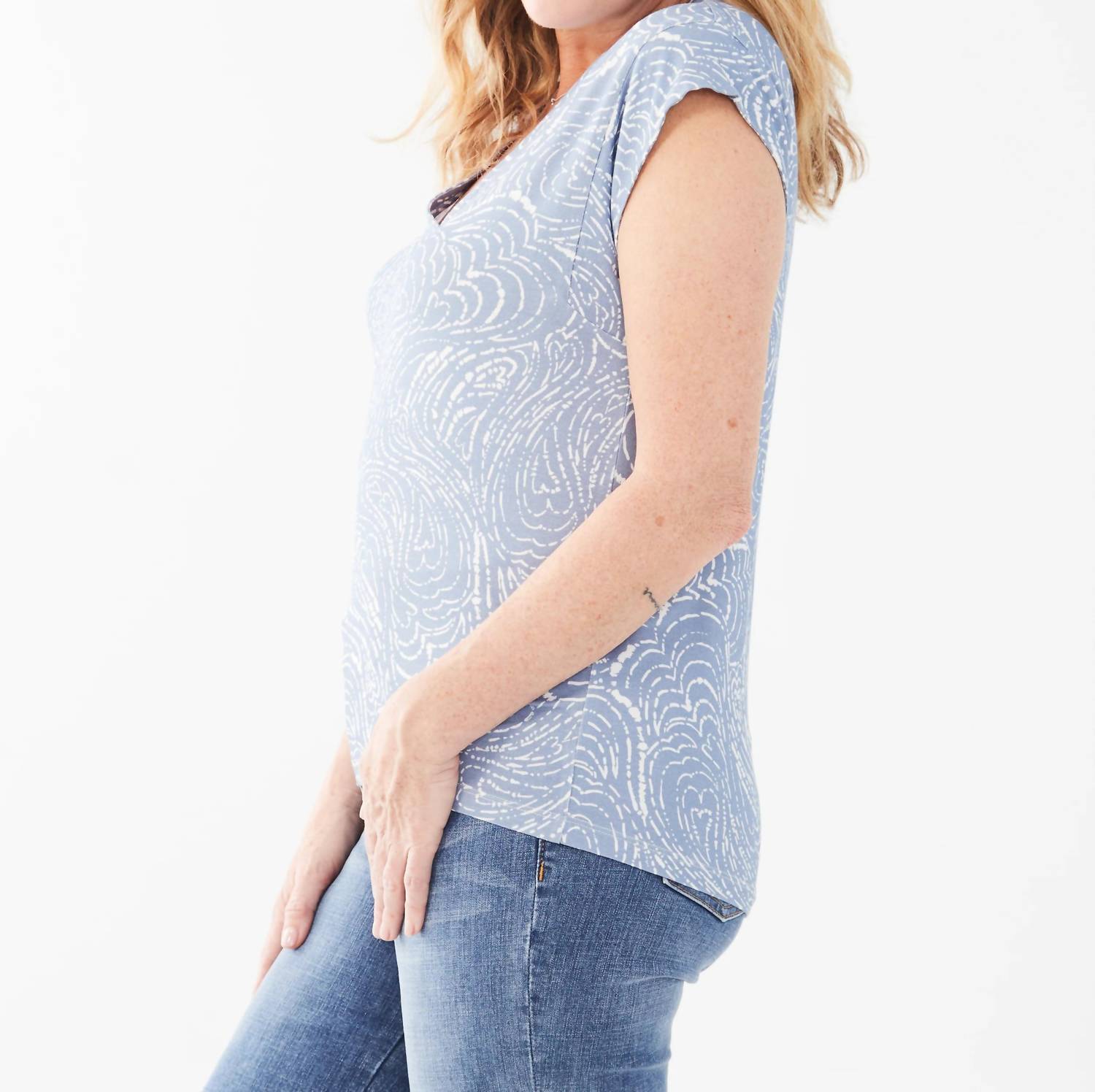 Fdj - Printed cap sleeve v - neck top - blue - clothing - shirts