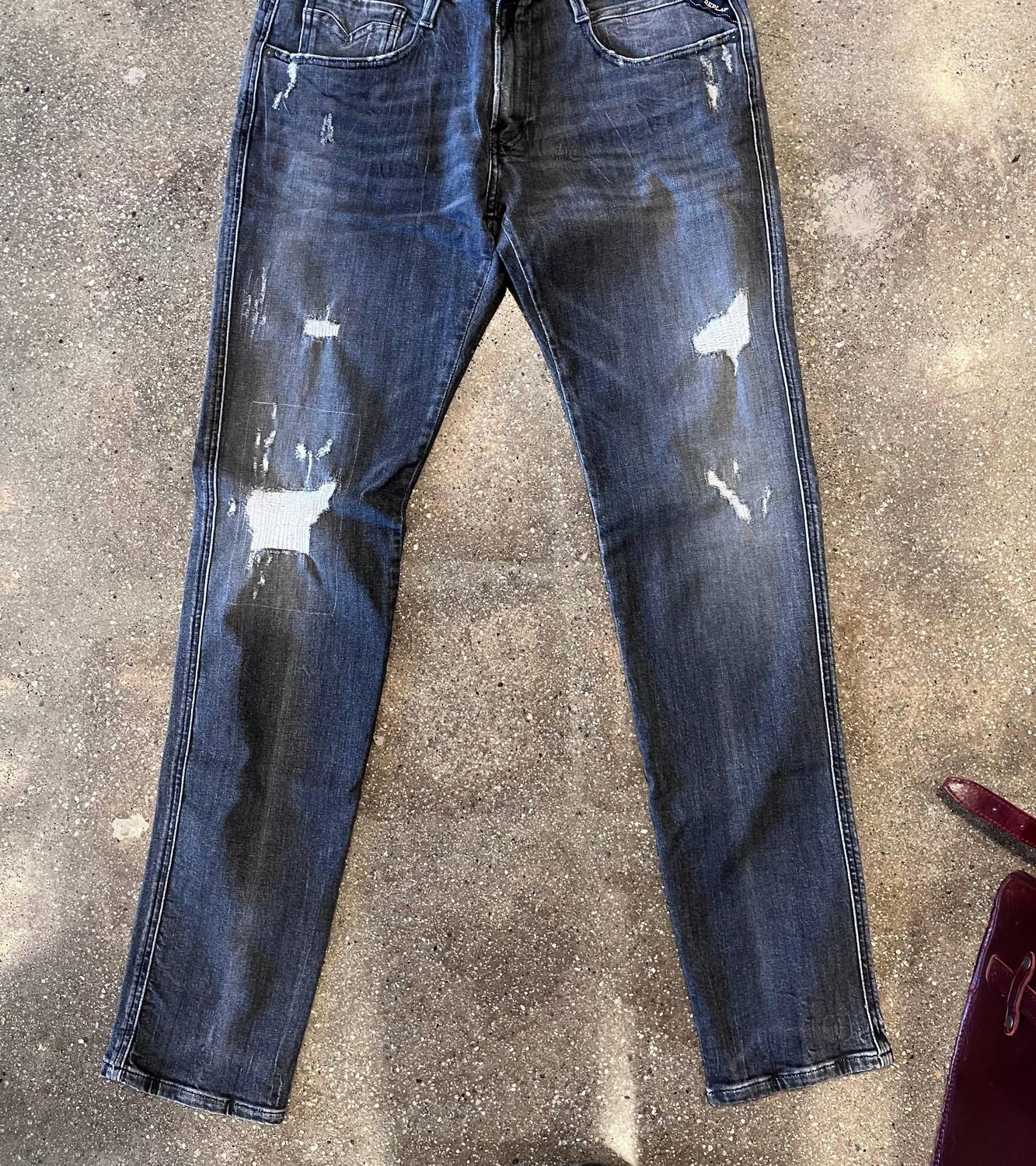 REPLAY Men's Anbas Slim Fit Distressed Jean in grey - men's jeans