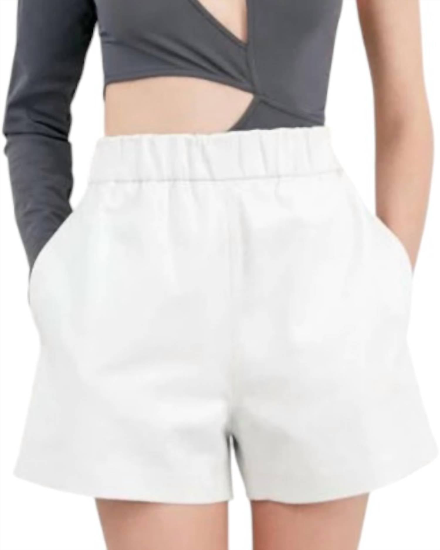 IN THE MOOD FOR LOVE Move Mini Short in white - women's shorts