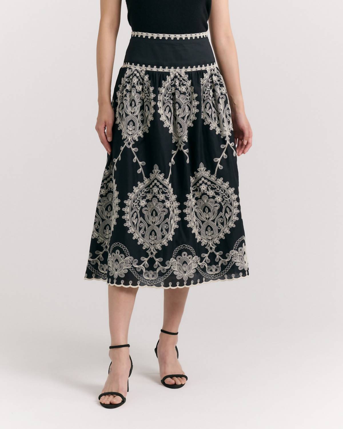 Cartolina Nantucket Georgia Midi Skirt in noir - women's skirt - detail view