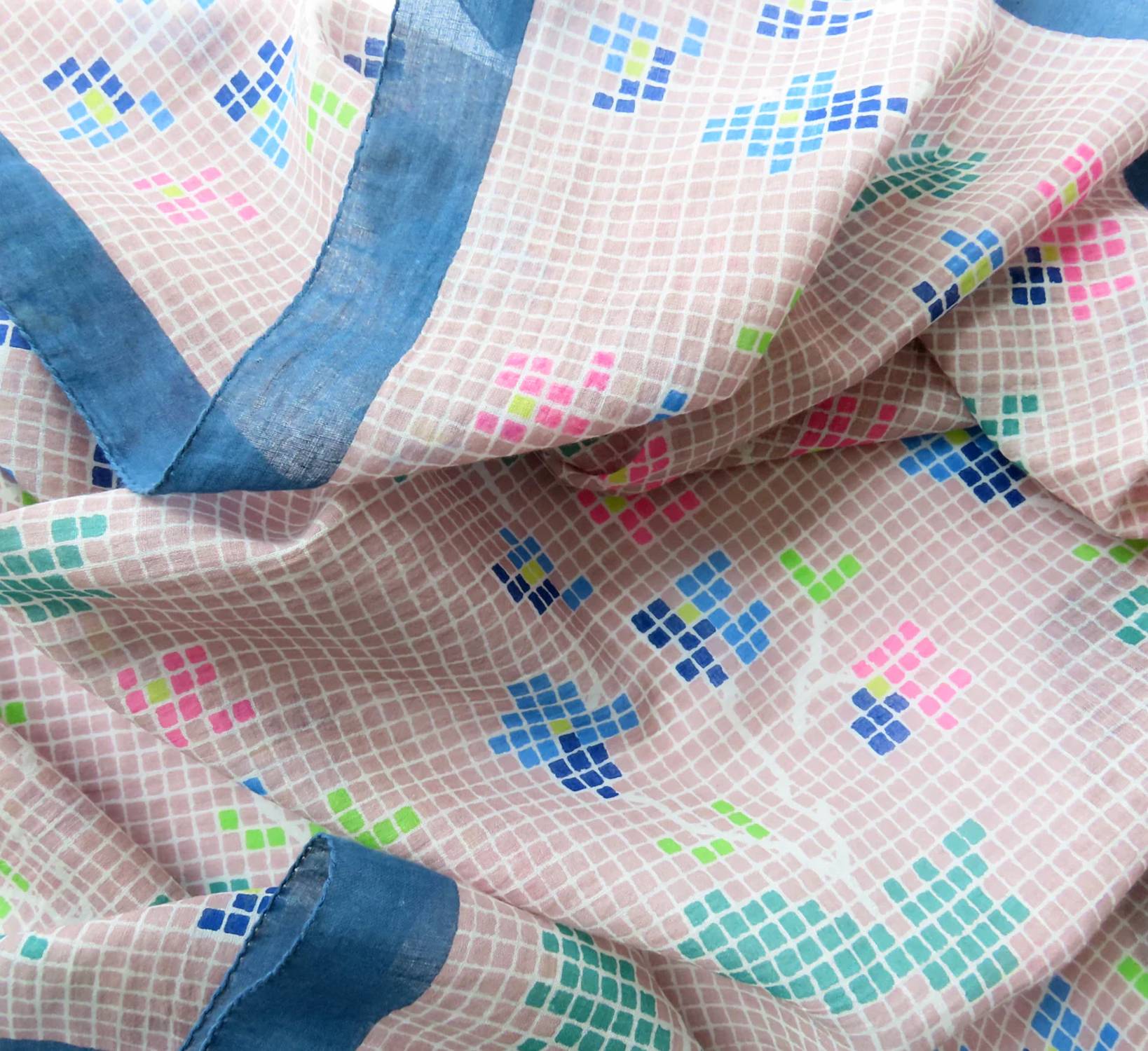 Epice - Women's Needlepoint Flower Scarf