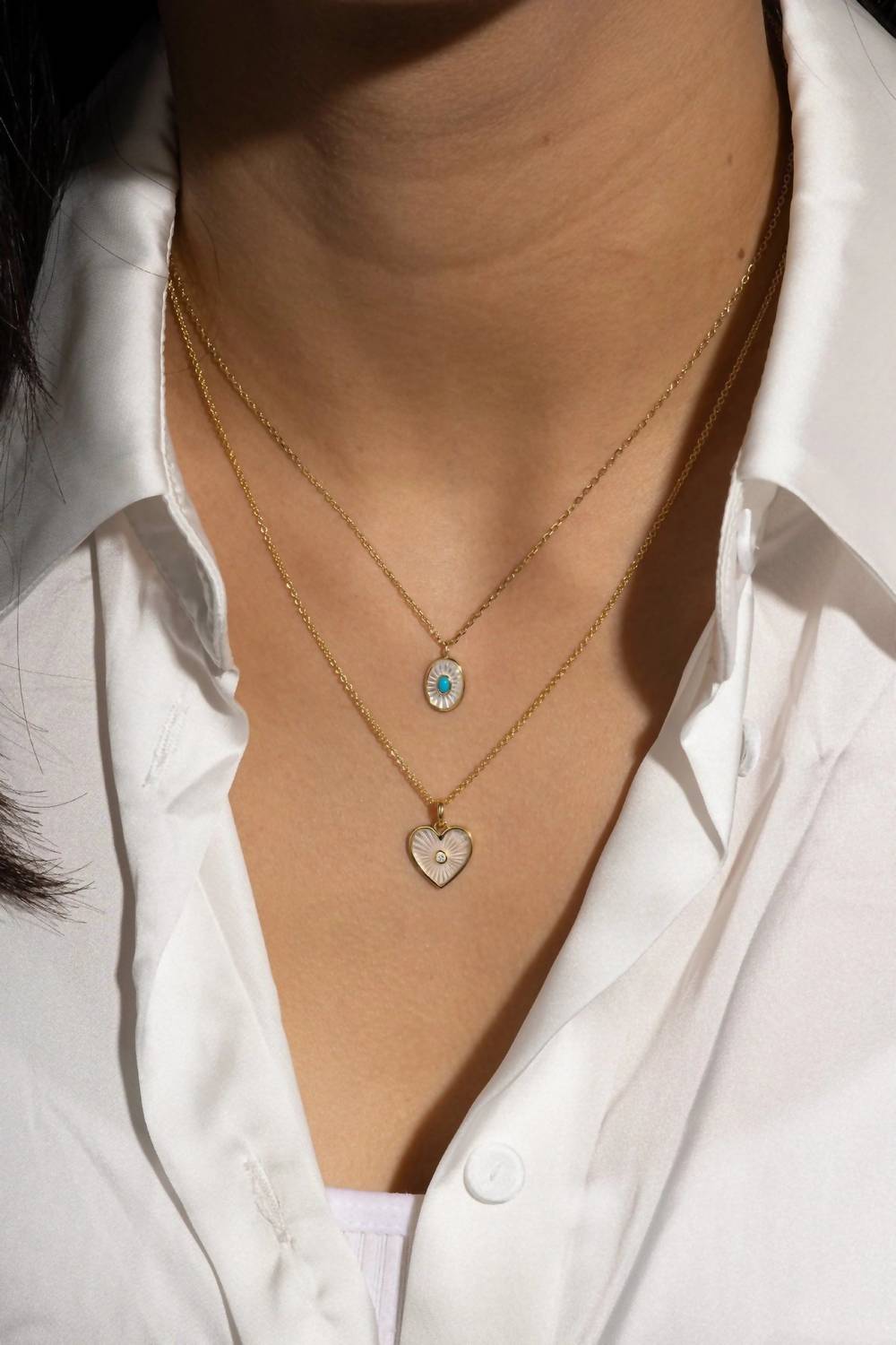 Eklexic - Women's Oval Shaped Mop Pendant With Turquoise Stone Necklace