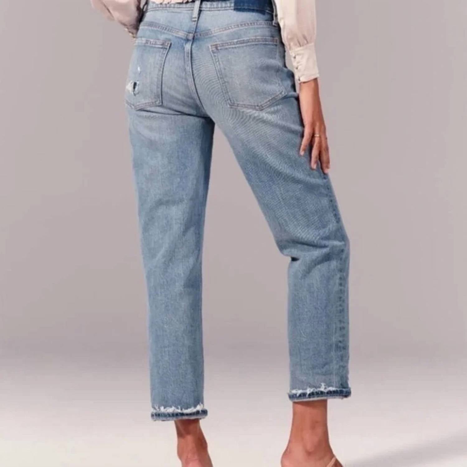 Abercrombie & Fitch - Mid Rise Boyfriend Jeans