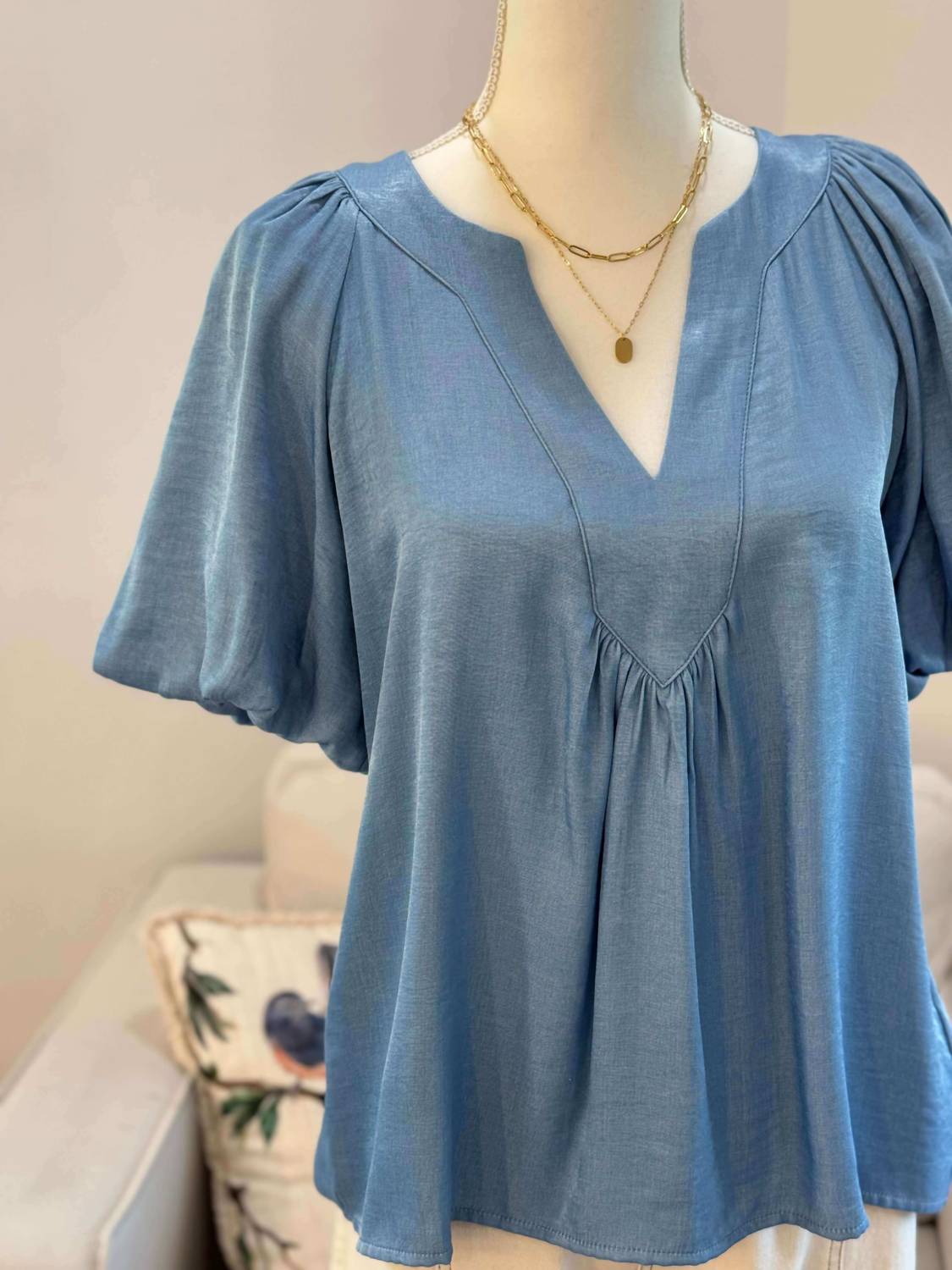Glam - Mag V-neck Balloon Sleeve Top