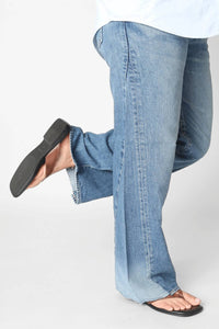 Pavement - Women's Lina Leather Flip-flops