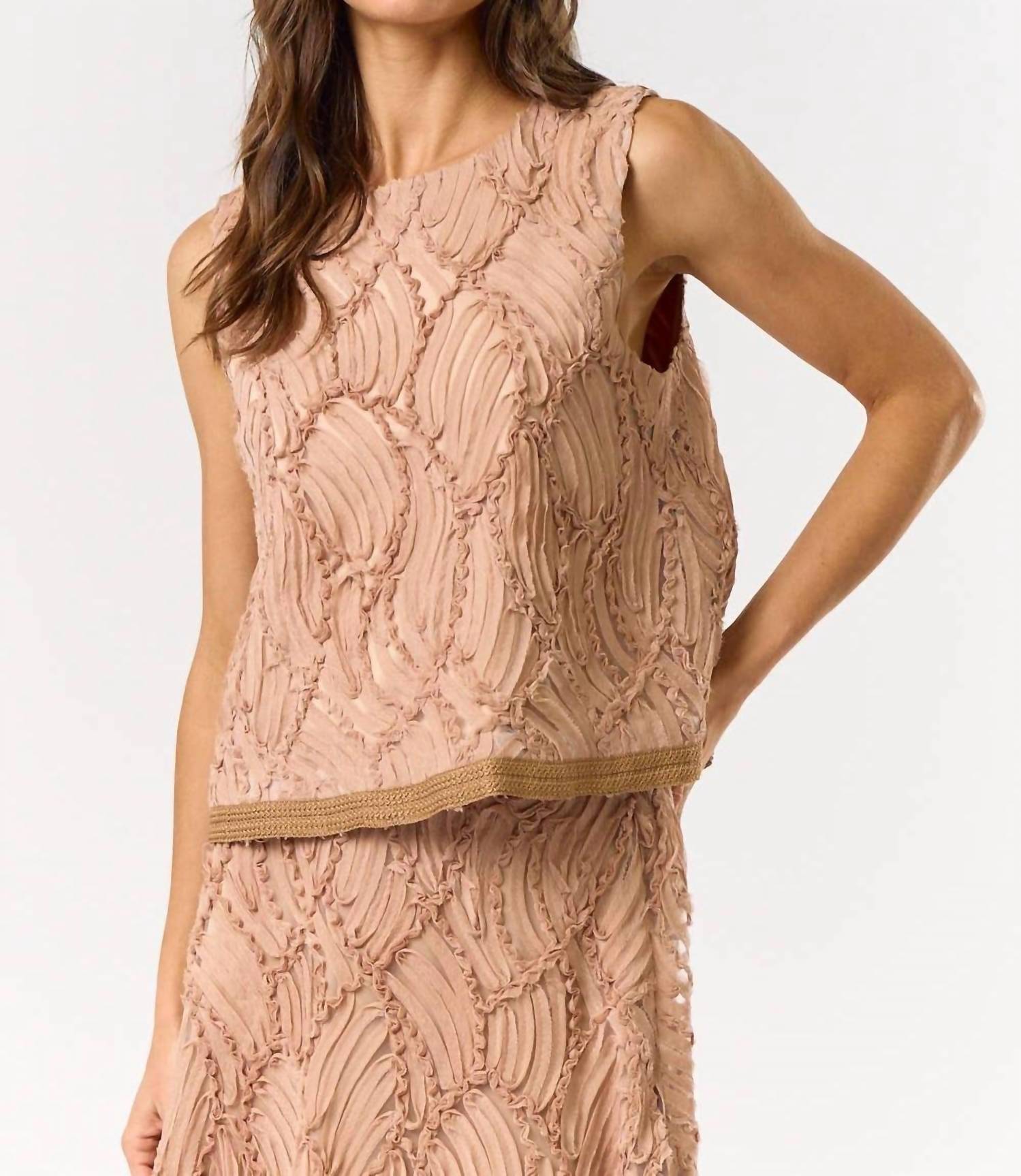 Lalavon - Sleeveless Textured Blouse
