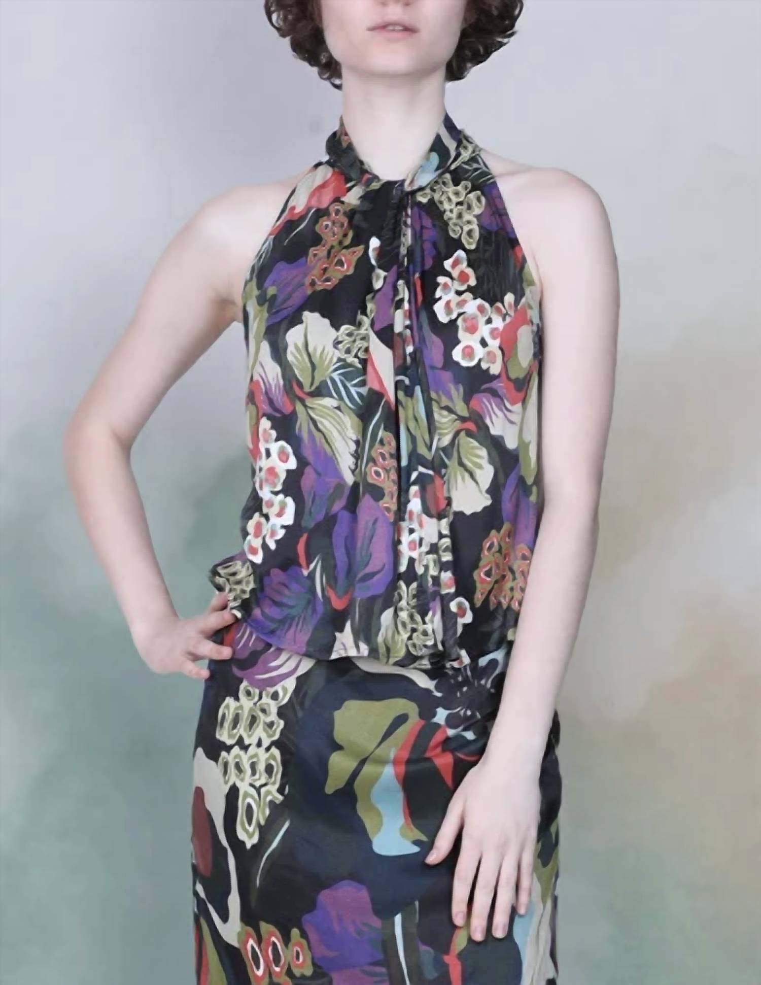 -Bl^Nk- - Enreena Sleeveless Tie Neck Top