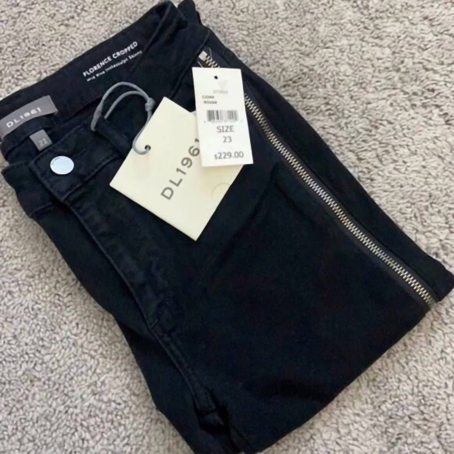 DL1961 - Women's Women's Florence Cropped Novak Jeans in black - women's jeans