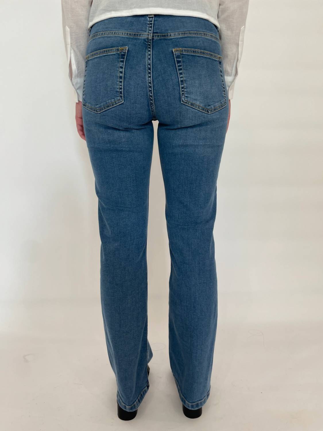 Elliott Lauren - Straight Leg Jean With Patch Pocket