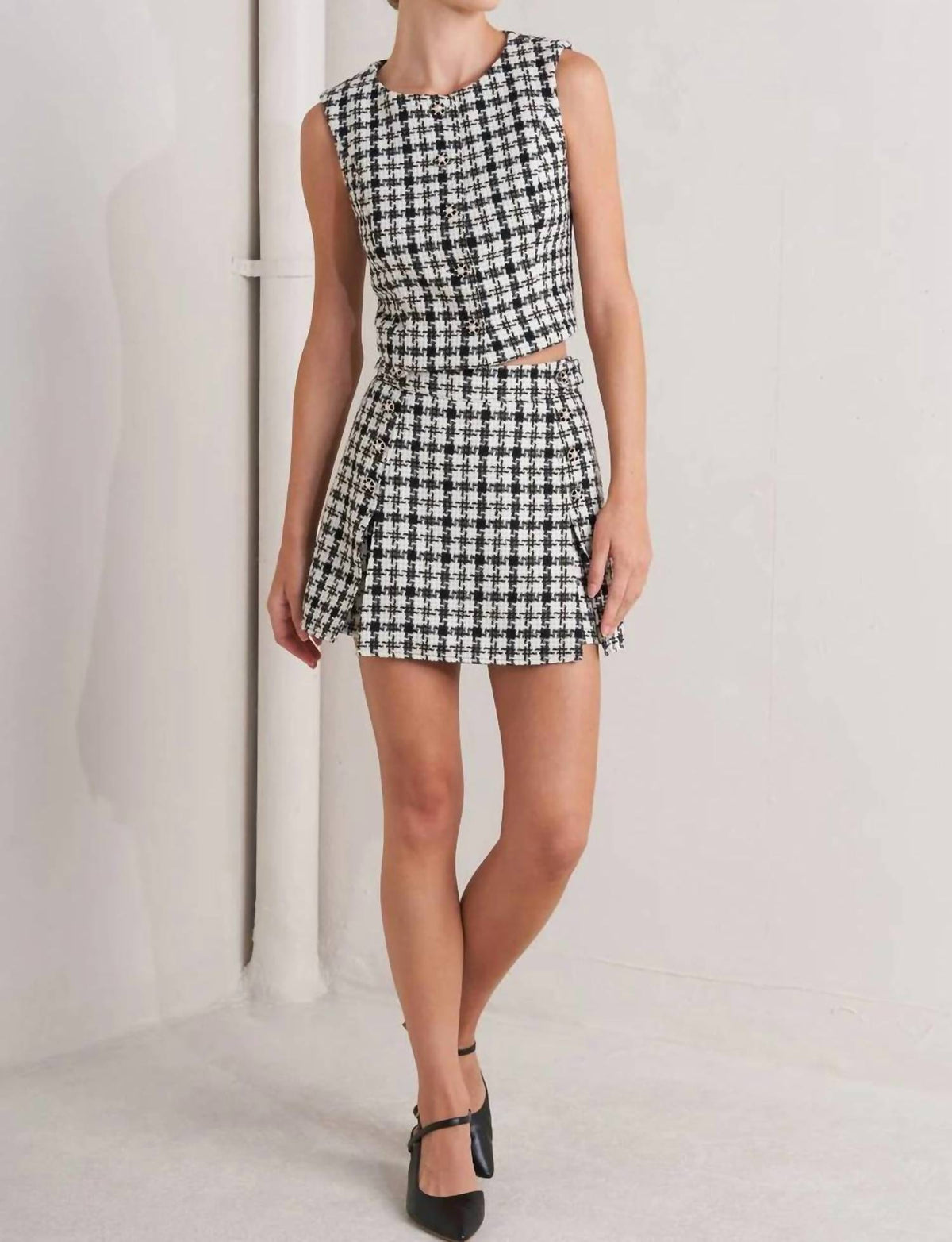 Flying Tomato - Valerie Pearl Button Front Tweed Cropped Vest