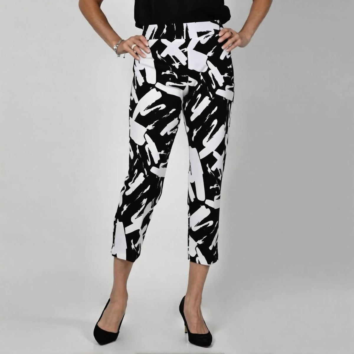 Frank Lyman - Abstract Cropped Pant