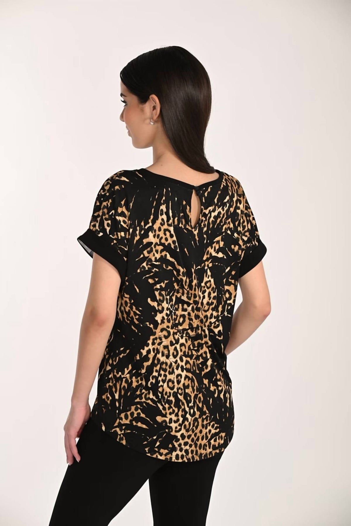 Frank Lyman - Casual Leopard Print Pullover Top