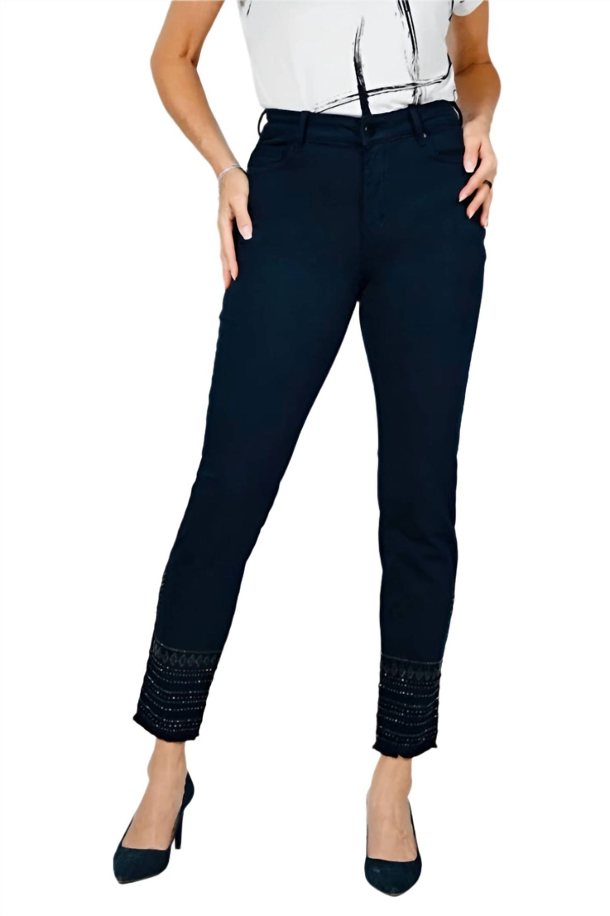 Frank Lyman - Comfortable Straight Leg Jeans