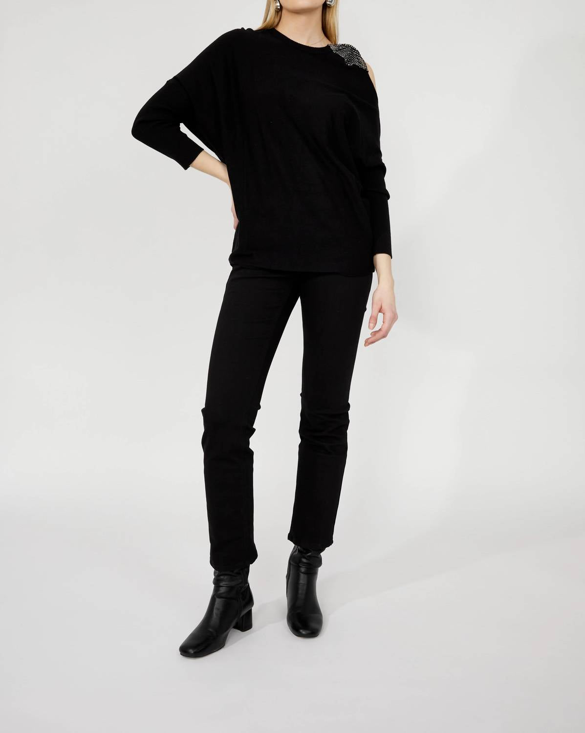 Frank Lyman - Crew Neck Jewel Pullover Sweater