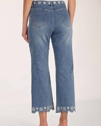 Frank Lyman - Floral Embroidered Capri Trousers