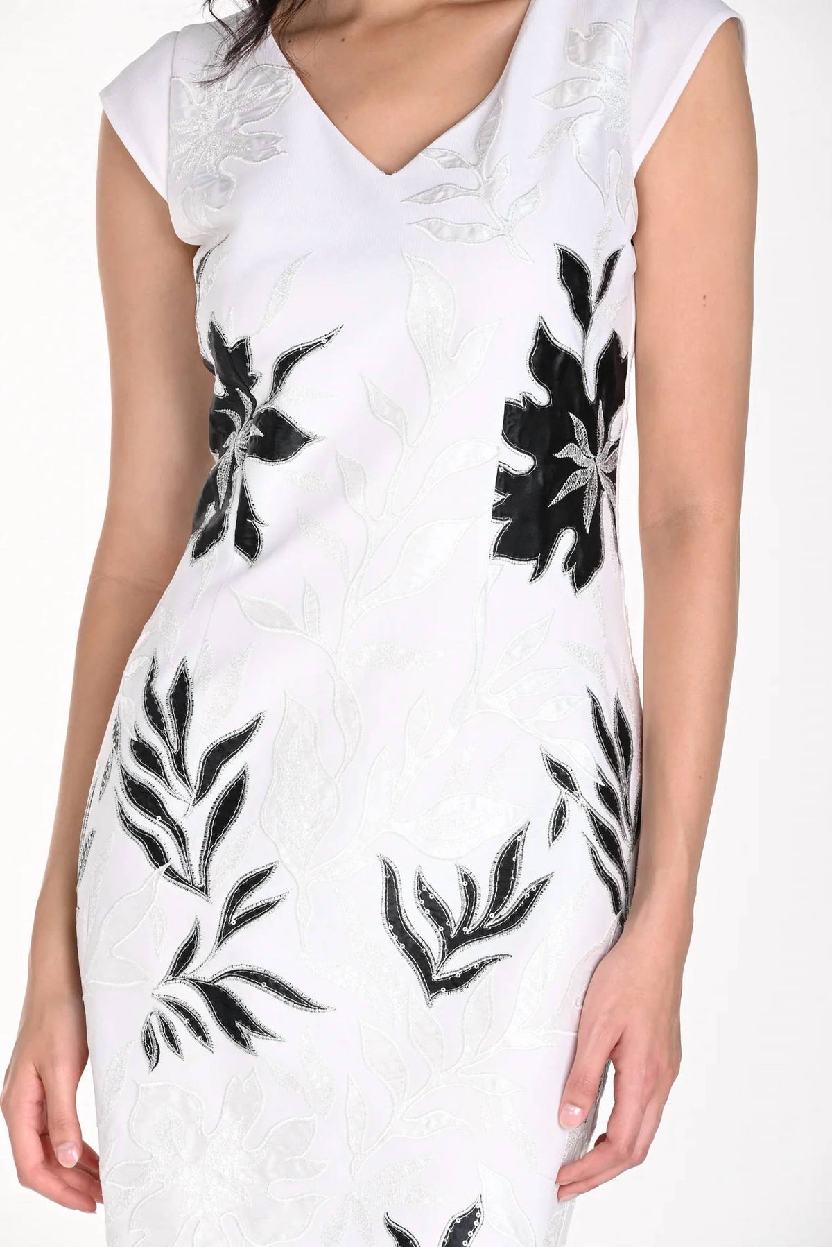 Frank Lyman - Floral Embroidered Dress