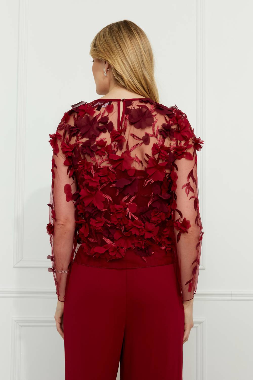 Frank Lyman - Floral Embroidered Pullover Top