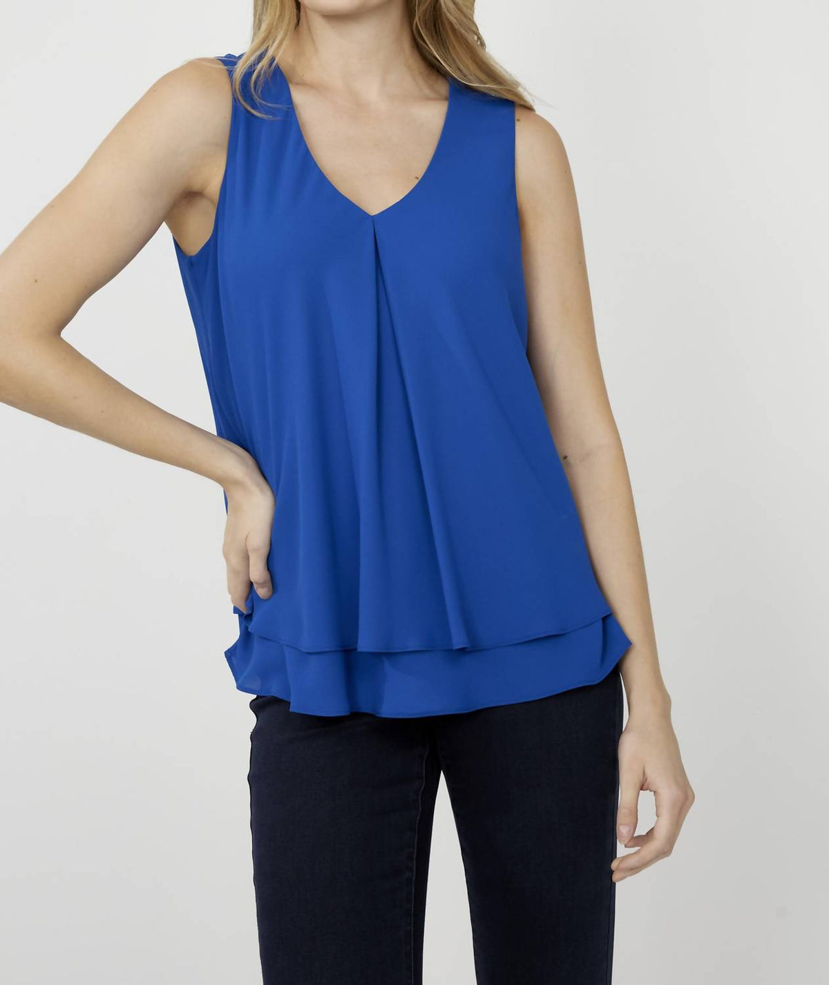 Frank Lyman - Sleeveless V-neck Pullover Top