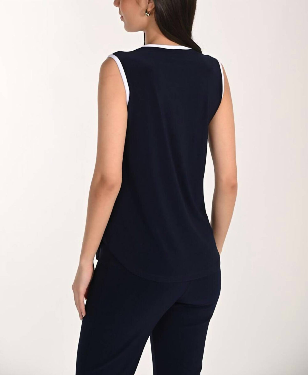Frank Lyman - V-neck Sleeveless Pullover Top