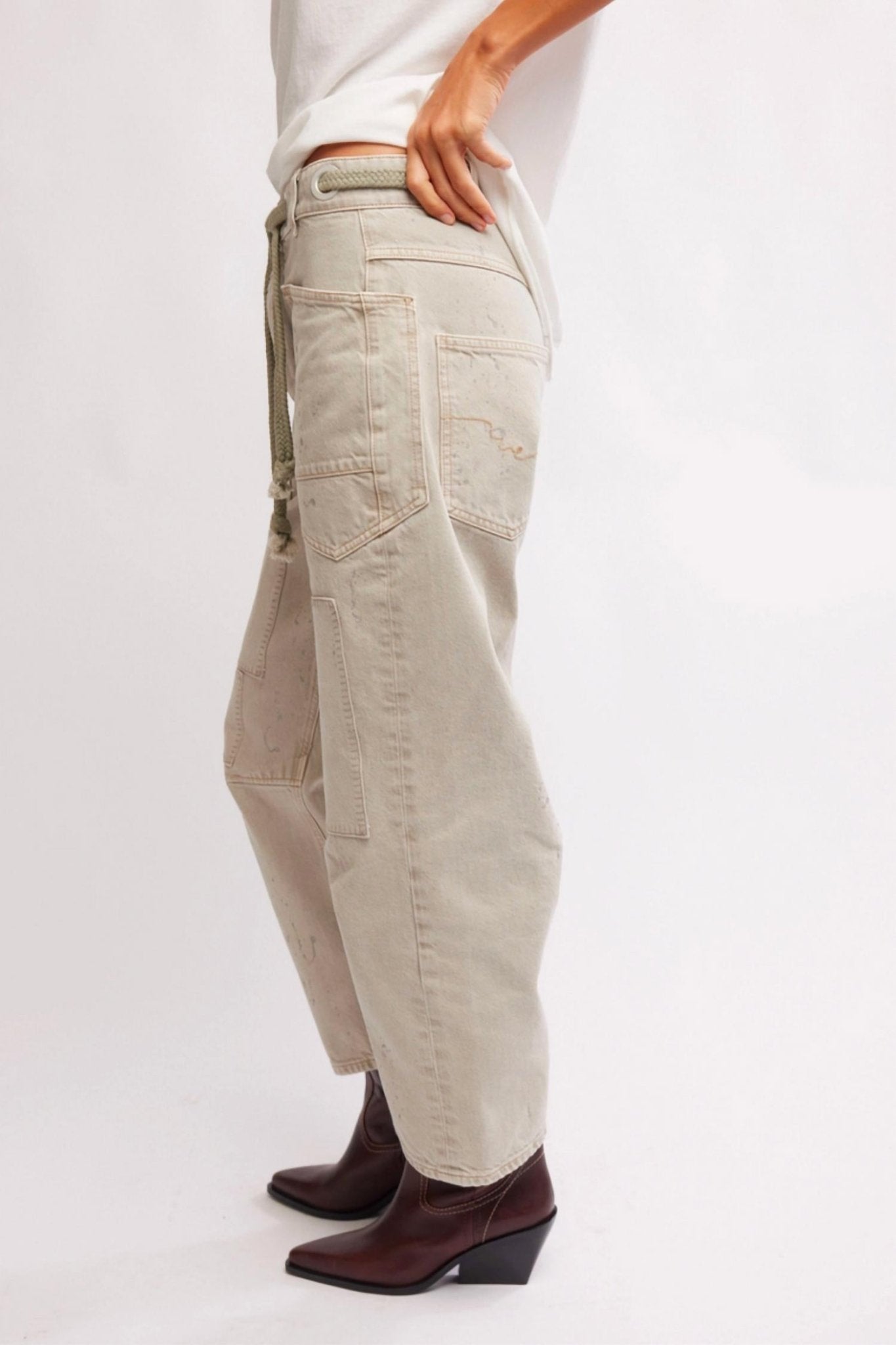 Free People - Moxie Jetty Pull - on Barrel Jeans - clothing - cotton - jeans