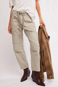 Free People - Moxie Jetty Pull - on Barrel Jeans - clothing - cotton - jeans